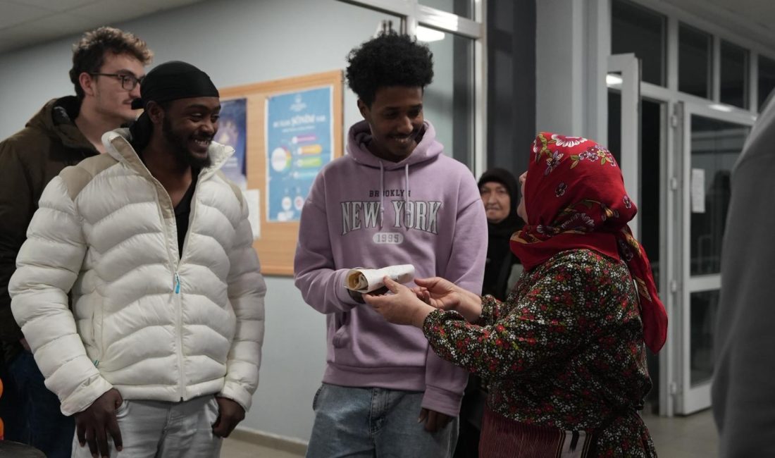 Üniversite Öğrencilerine “Anne Eli” Düzce Belediyesi ve Düzce Kent Konseyi iş birliği ile Düzce