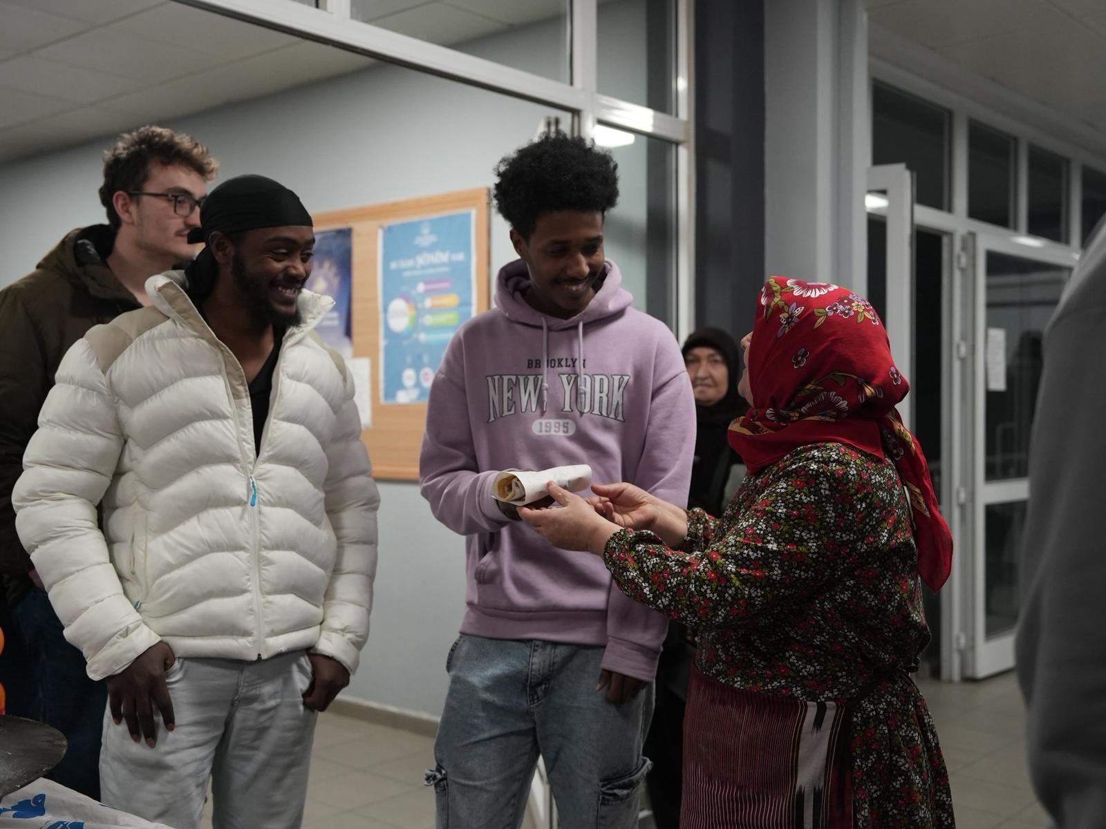 Üniversite Öğrencilerine “Anne Eli” Düzce Belediyesi ve Düzce Kent Konseyi iş birliği ile Düzce