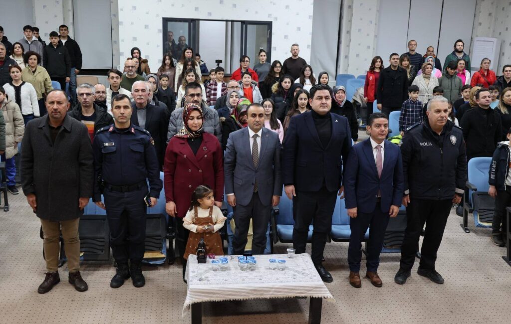 Fevzi Çakmak Tiyatro Kulübü tarafından sahnelenen “Saruhanlı’dan Sarıkamış’a” adlı tiyatro