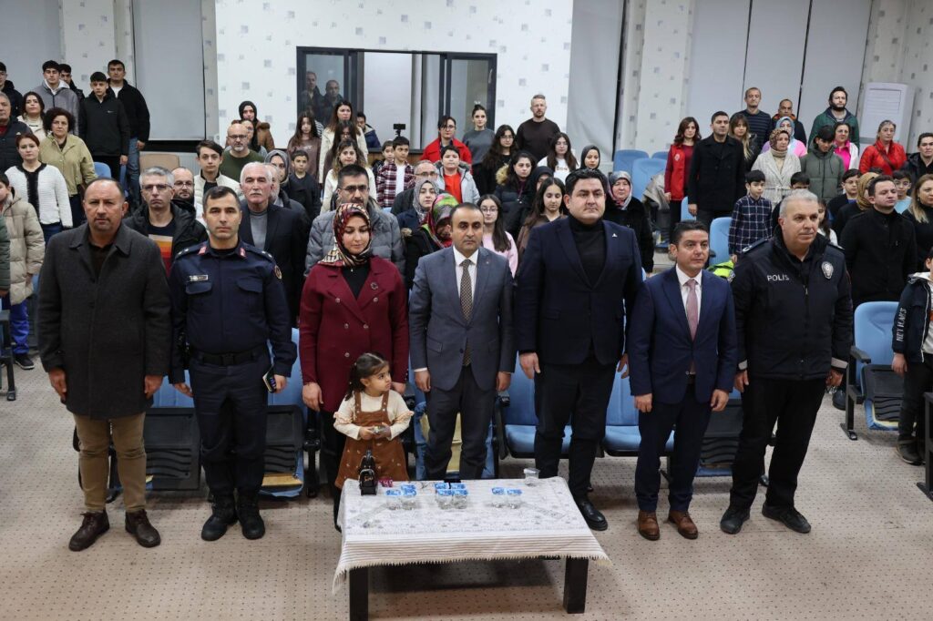 Fevzi Çakmak Tiyatro Kulübü tarafından sahnelenen “Saruhanlı’dan Sarıkamış’a” adlı tiyatro