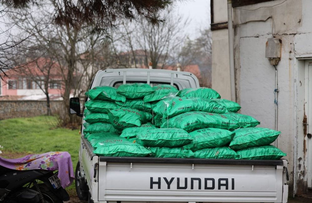 Bir kömür, bir yuva, bir kış: Safranbolu’da dayanışma büyüyor Safranbolu Belediye Başkanı Mimar Elif Köse’nin öncülüğünde, ihtiyaç sahibi ailelere