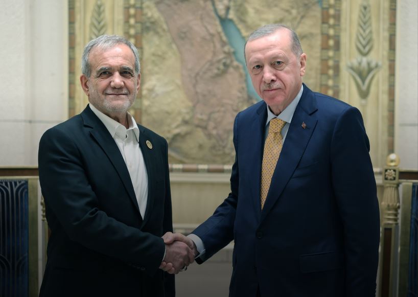 Cumhurbaşkanı Erdoğan’ın, İran Cumhurbaşkanı Pezeşkiyan ile görüşmesine ilişkin açıklama Cumhurbaşkanı Recep Tayyip Erdoğan, İran Cumhurbaşkanı Mesud Pezeşkiyan ile bir