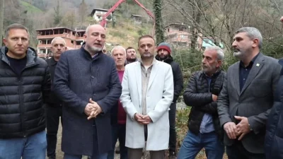 Hopa’nın Başoba Köyü’nde dere ıslahı çalışmaları sırasında temel beton kalıbının