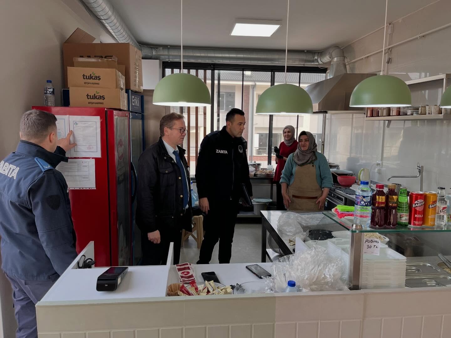 İşyerlerine Denetim Bartın Belediyesi, vatandaşların ve öğrencilerin sağlığını korumaya yönelik denetim çalışmalarını