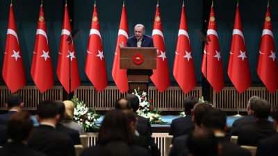 Cumhurbaşkanı Recep Tayyip Erdoğan, Cumhurbaşkanlığı Külliyesi’ndeki Kabine Toplantısı’nın ardından millete