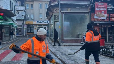 Bartın Belediyesi, kış şartlarının olumsuz etkilerine karşı vatandaşların güvenliğini sağlamak,