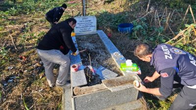 Arhavi Belediyesi ekipleri, Kapisre Köprüsü yanında bulunan şehit mezarında bakım