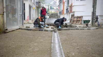 Giresun Belediyesi, kent genelinde sürdürdüğü yol yenileme ve altyapı çalışmalarını