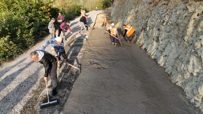 Yıllardır dar yapısıyla ulaşımı zorlaştıran Yukarıtepe–Saraycık Mahallesi bağlantı yolunda Altınordu