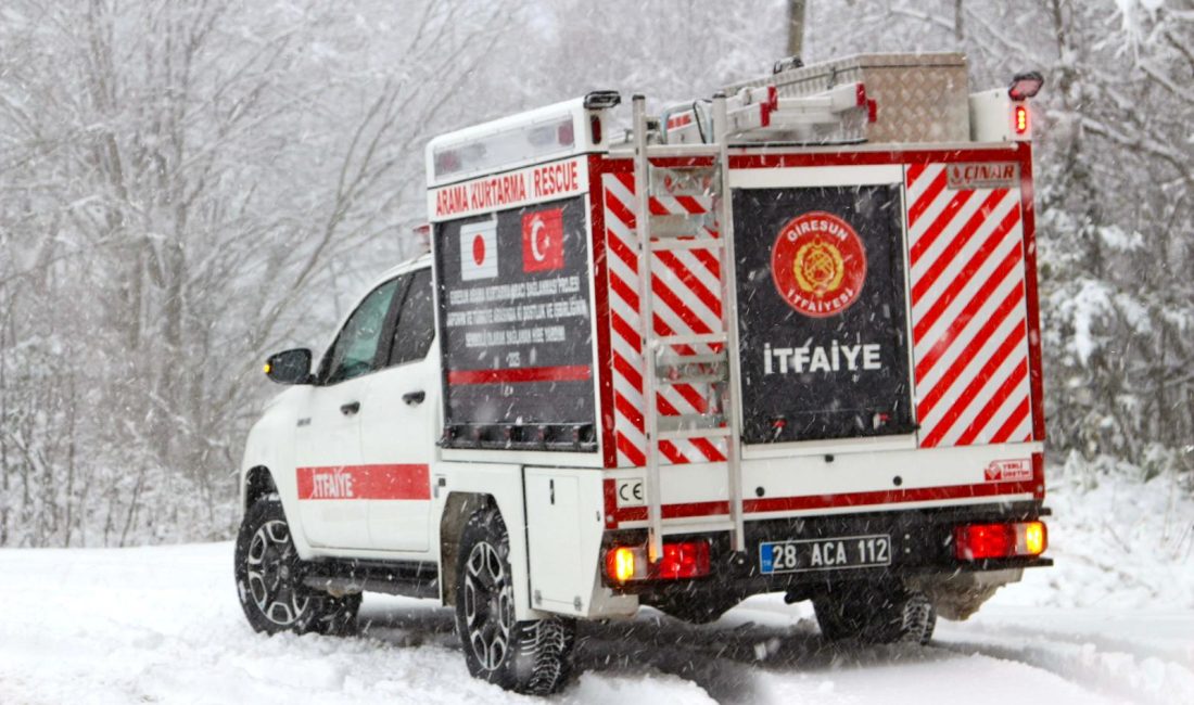 Giresun Belediyesi Beyaz Örtüye Bürünen Mahallelerde Karla Mücadele Çalışmasını Aksatmadı Meteorolojik veriler ışığında hazır kıta bekleyen Giresun Belediyesi karla mücadele