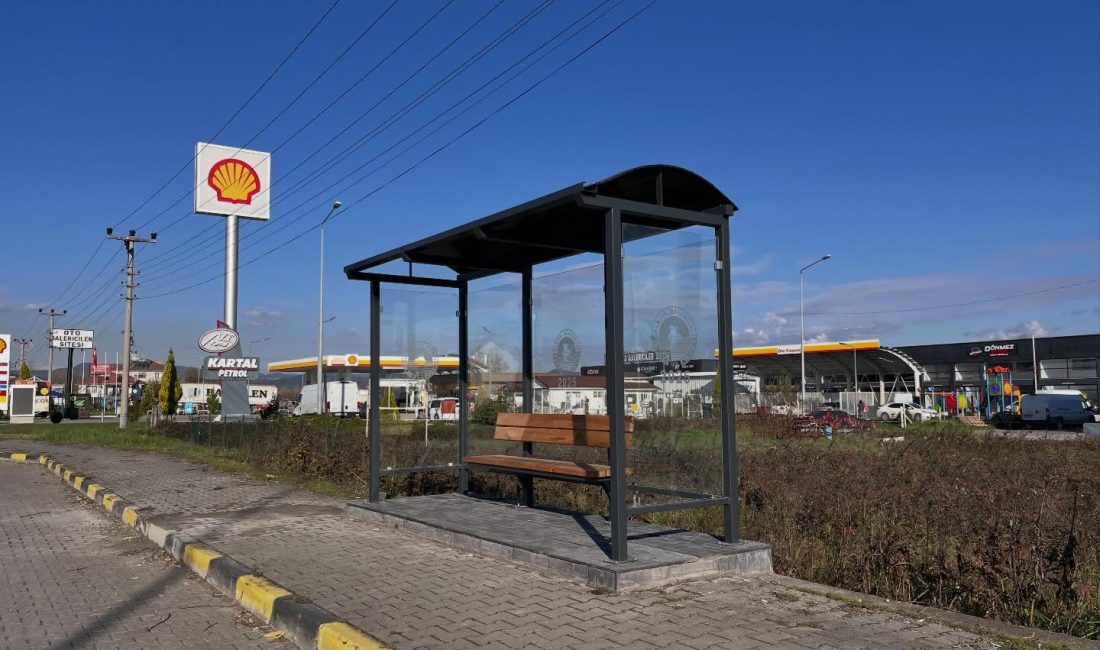 Bartın Belediyesi, kent genelinde halk otobüsü duraklarını daha konforlu ve