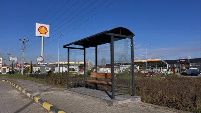 Bartın Belediyesi, kent genelinde halk otobüsü duraklarını daha konforlu ve