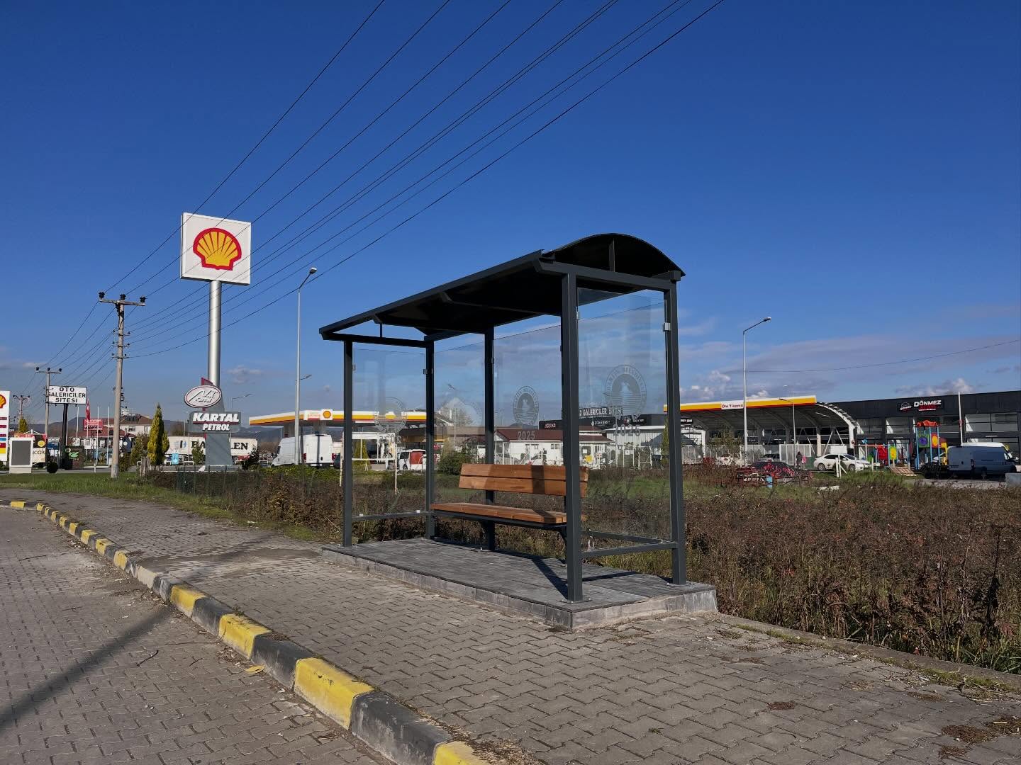 Bartın Belediyesi, kent genelinde halk otobüsü duraklarını daha konforlu ve