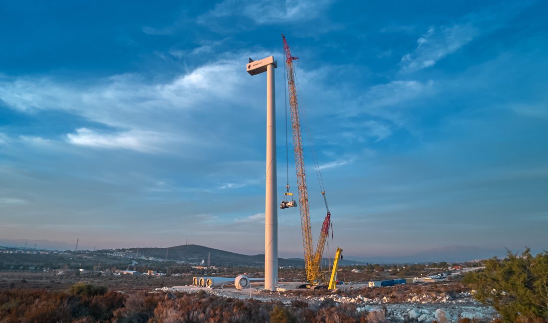 Türkiye’nin ilk rüzgâr santrallerinden olan ve İzmir’de bulunan Alaçatı RES,