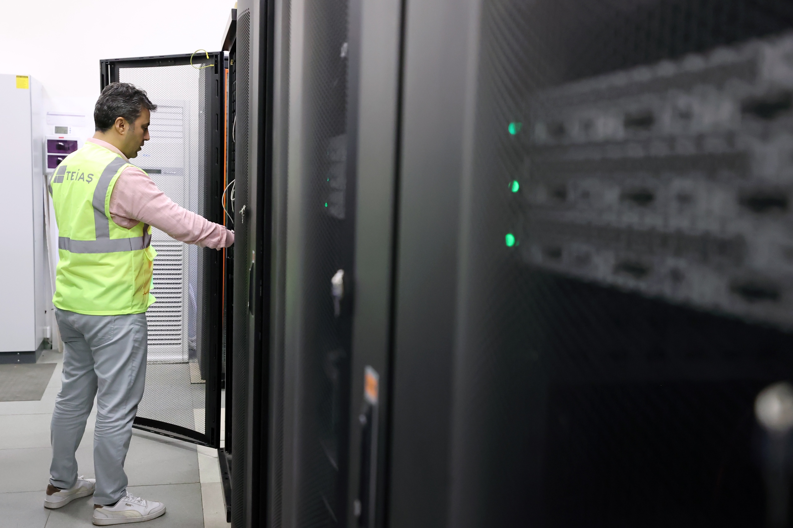 Enerji ve Tabii Kaynaklar Bakanlığı, elektrik iletim hatlarına yönelik gerçekleştirilen