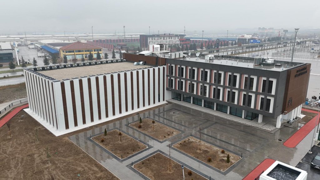 Çorum Belediyesi tarafından yapımı tamamlanan Güreş Eğitim Merkezi, kapılarını genç