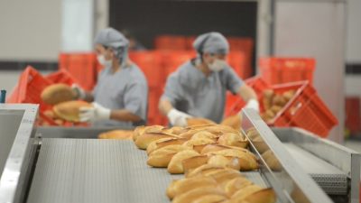 Çorum Belediyesi, sosyal belediyecilik anlayışı kapsamında yürüttüğü Halk Ekmek hizmetleriyle