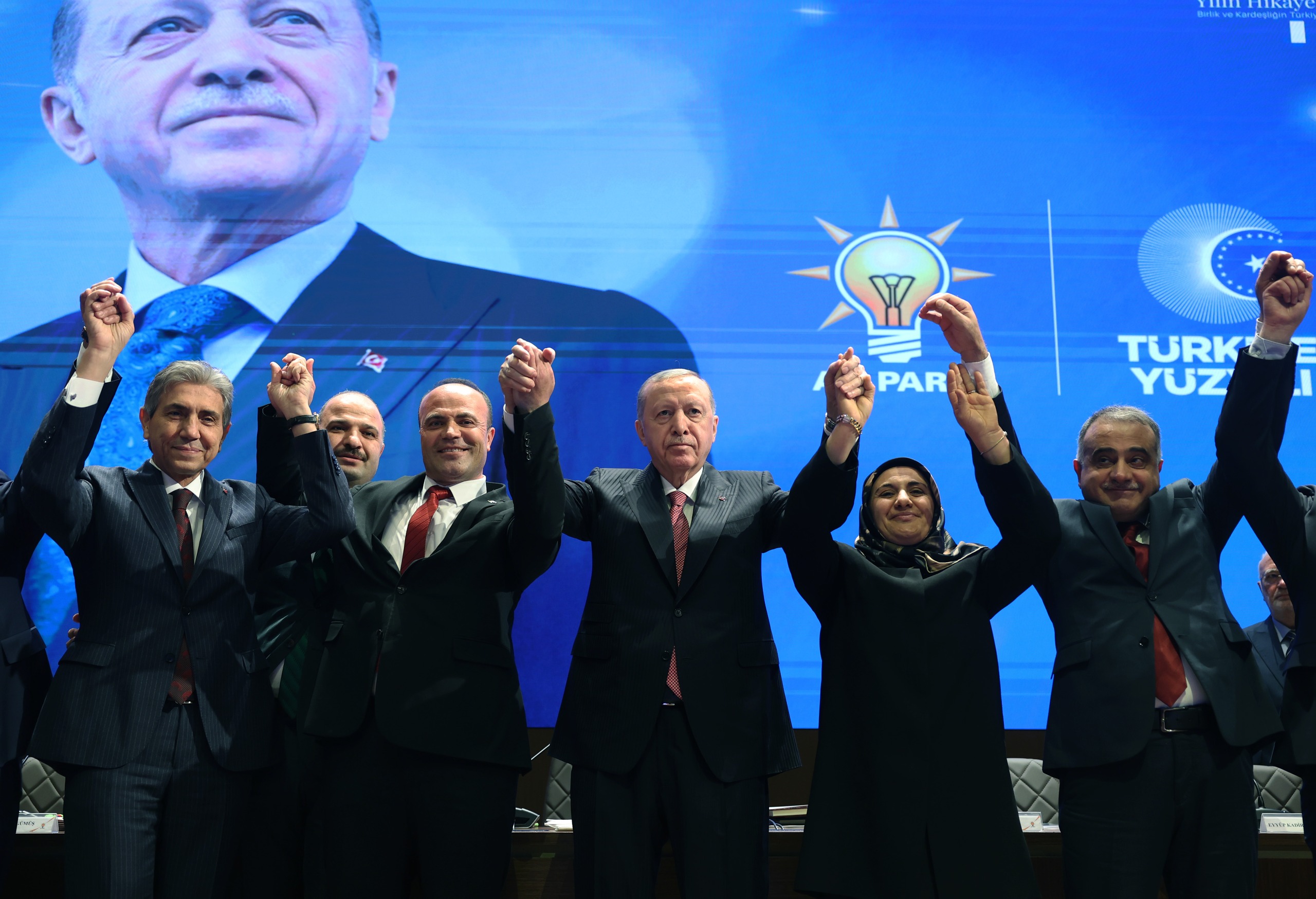 AK Parti MYK, Cumhurbaşkanı Erdoğan başkanlığında toplandı AK Parti Merkez Yürütme Kurulu (MYK), Cumhurbaşkanı ve AK Parti