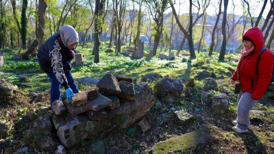 Samsun Büyükşehir Belediyesi tarafından Seyyid Kutbiddin Mezarlığı’nda, kültürel mirası koruma