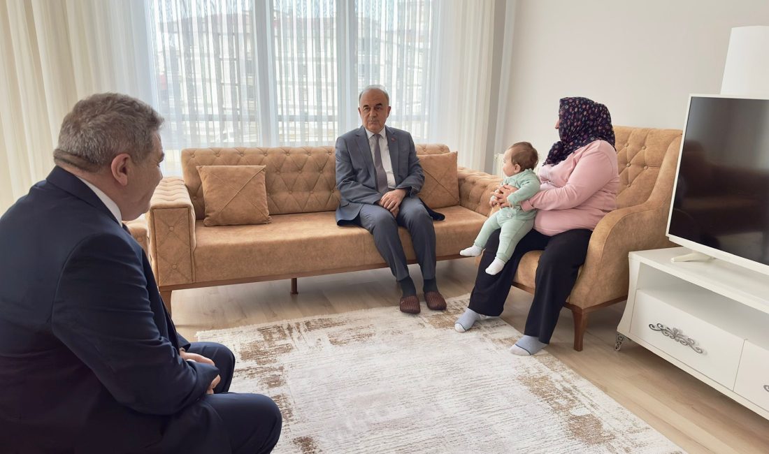 Vali Muammer Erol, hane ziyaretleri kapsamında bugün 2 aileyi evlerinde