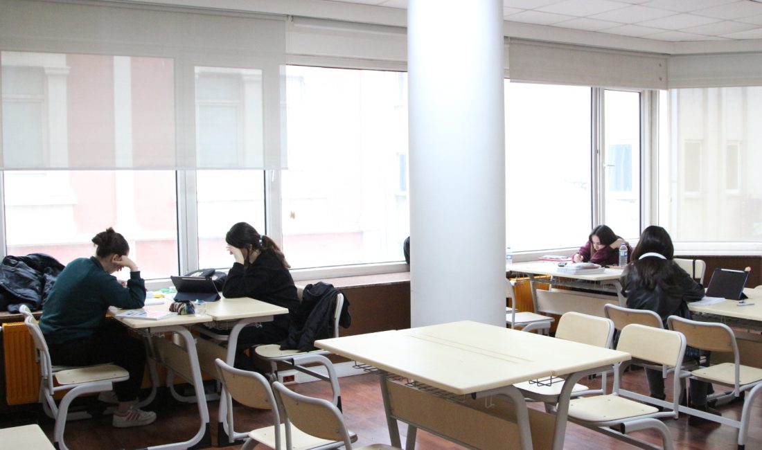 Giresun Belediyesi’nden Öğrencilere Destek Giresun Belediyesi Halk Akademisi Kütüphanesi, sınavlara hazırlanan öğrencilerin yeni gözdesi