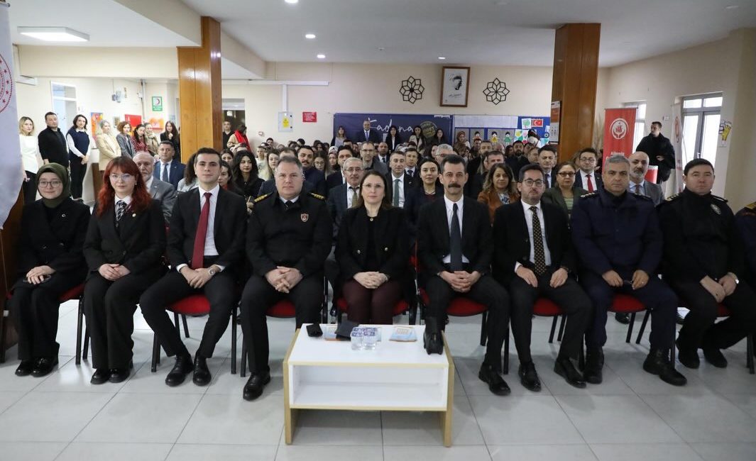 Kadına Yönelik Şiddetle Mücadele Çalıştayı Yapıldı Bartın’da, kadına yönelik şiddetle mücadele kapsamında yürütülen çalışmalar doğrultusunda önemli