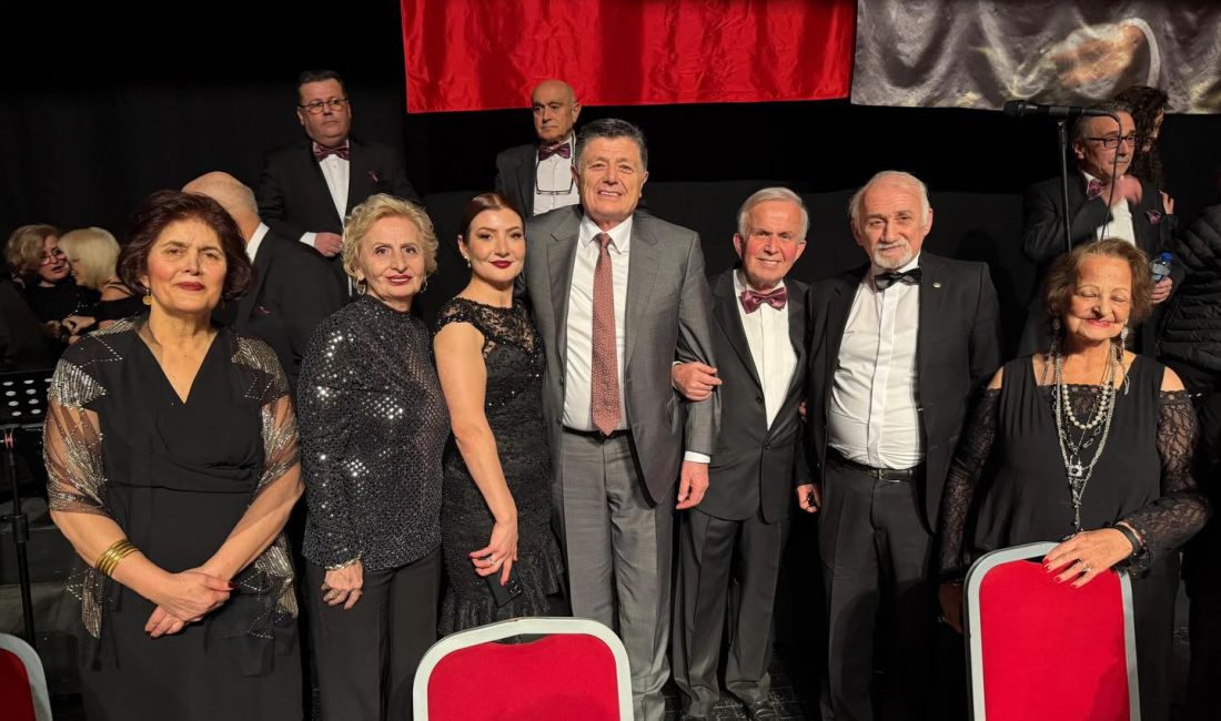 Bartın Belediyesi tarafından düzenlenen Türk Sanat Müziği Konseri, sanatseverlerin yoğun