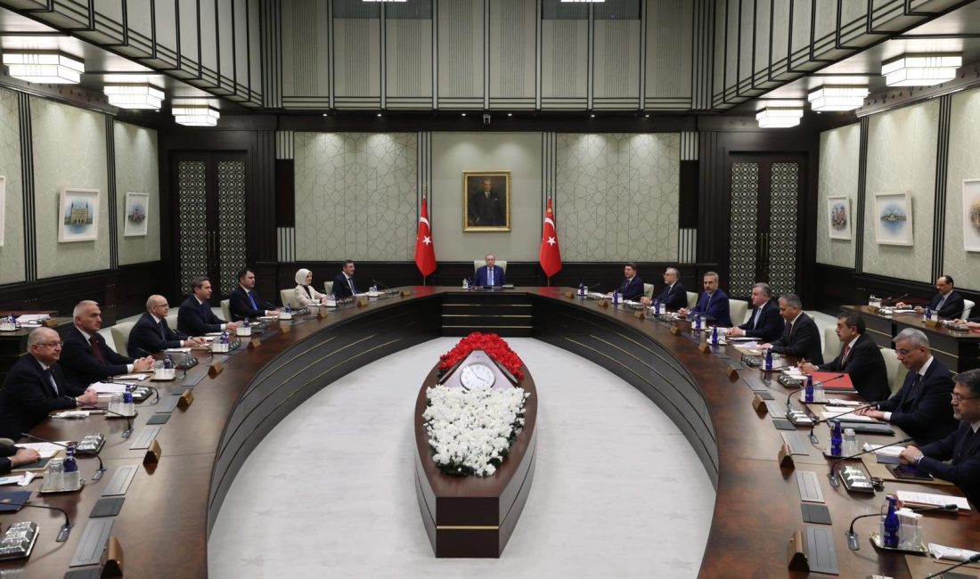 Cumhurbaşkanı Erdoğan, Kabine Toplantısı‘nın ardından millete seslendi Cumhurbaşkanı Erdoğan: “Hangi makamda olursak olalım, hiçbir ayrım yapmadan Türkiye
