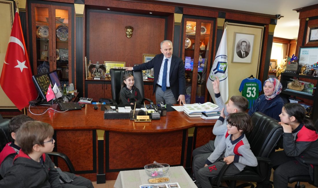 Minik Öğrencilerden Başkan Metin’e Ziyaret Rize Belediyesi, Kurtuluş İlkokulu 3-D sınıfı öğrencilerinin Belediye Başkanı Rahmi