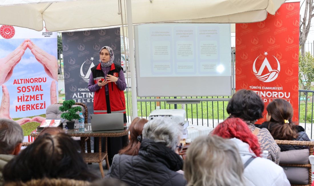 Altınordu Belediyesi, Yaşlılara Saygı Haftası kapsamında düzenlediği ‘Yaşlılarda Dijital Okuryazarlık