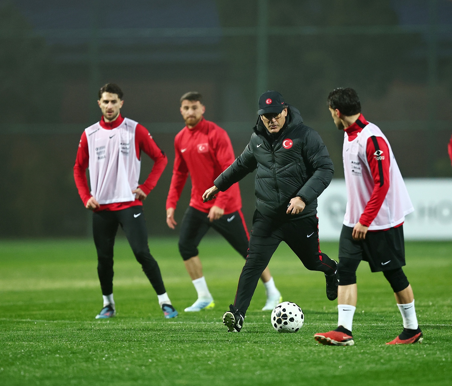 A Millî Takım, Romanya Maçı İçin Kampa Girdi 2026 FIFA Dünya Kupası play-off turunda Romanya ile oynayacağı karşılaşmanın