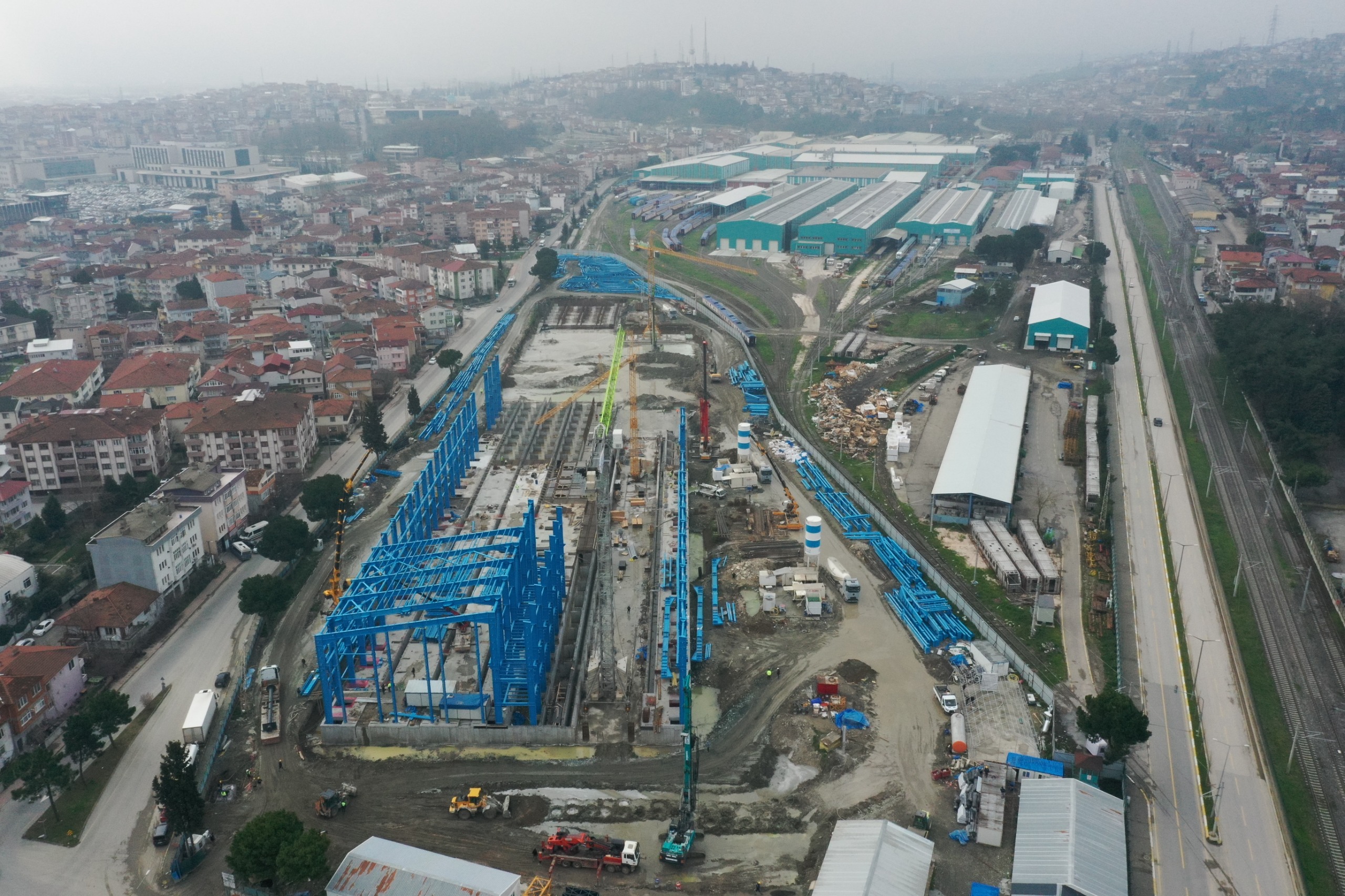 Türkiye’nin İlk Hızlı Tren Fabrikası Ulaştırma ve Altyapı Bakanı Abdulkadir Uraloğlu, Sakarya’da 15 bin metrekarelik