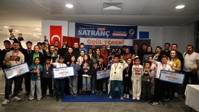 Altınordu Belediyesi, 11 ilden 101 sporcunun katılımıyla Ödüllü Satranç Turnuvası