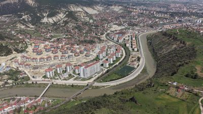 Soğuksu Mahallesinde yapımı planlanan Ticaret Merkezi için kazma vuruldu. Ticaret