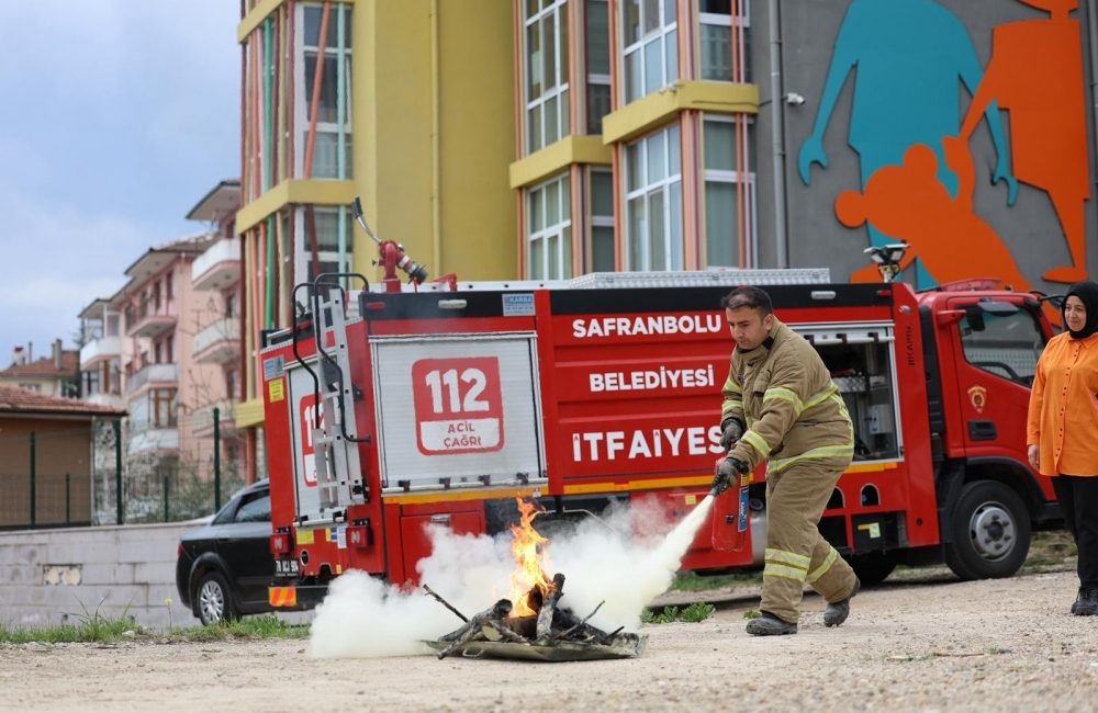 Safranbolu Belediyesi İtfaiye Müdürlüğü, çalışanların acil durumlara hazırlıklı olması amacıyla