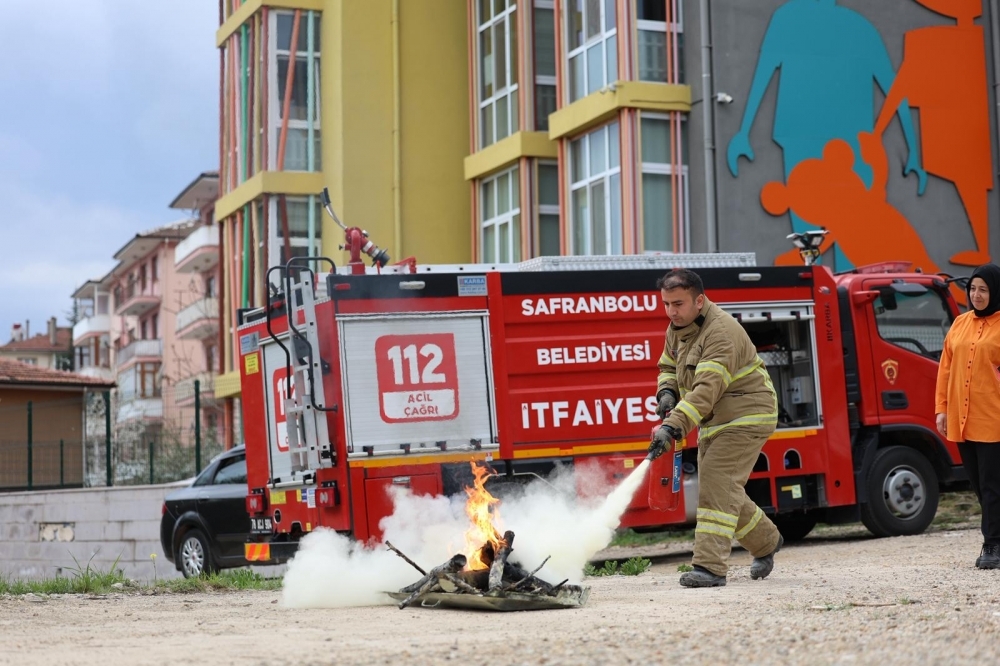 Safranbolu Belediyesi İtfaiye Müdürlüğü, çalışanların acil durumlara hazırlıklı olması amacıyla