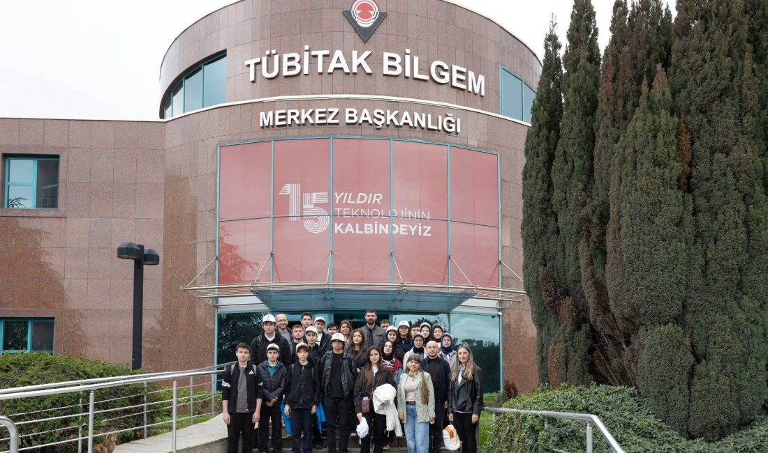 Sakarya GençTek ekibi, 25 öğrenci ve danışman öğretmenlerin katılımıyla Gebze