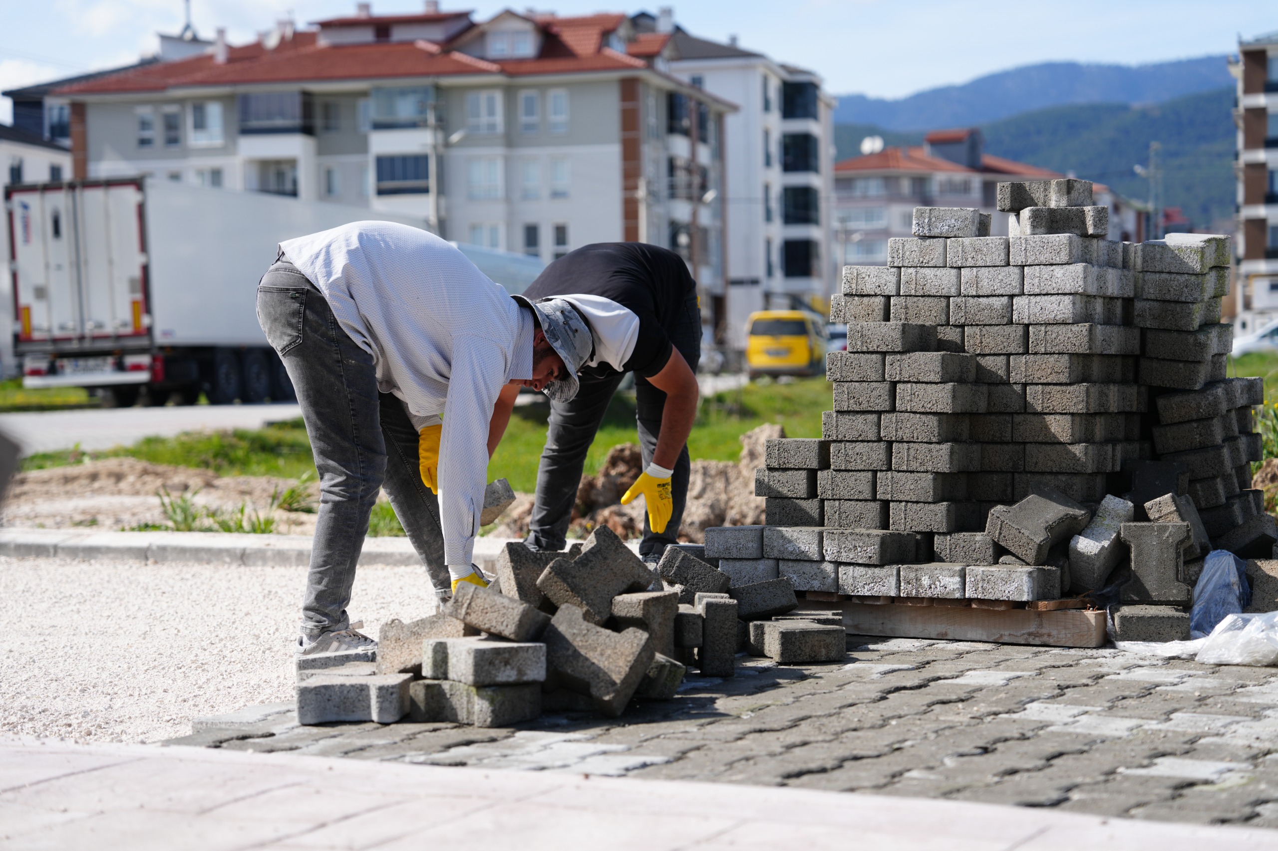 Bolu Belediyesi Fen İşleri Müdürlüğü ekipleri, Kültür Mahallesi Kanuni Sokak