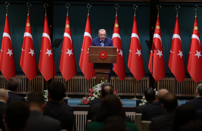 Cumhurbaşkanı Recep Tayyip Erdoğan, Cumhurbaşkanlığı Külliyesindeki Kabine Toplantısı’nın ardından millete