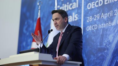 Enerji ve Tabii Kaynaklar Bakanı Alparslan Bayraktar, kritik minerallere sahip