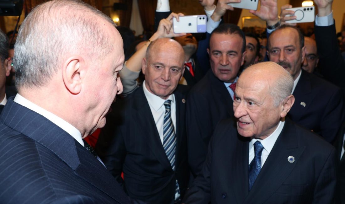 Cumhurbaşkanı Recep Tayyip Erdoğan, Meclis Tören Salonu’nda, TBMM Başkanı Numan