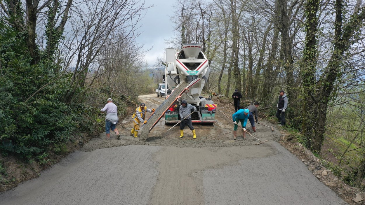 Ordu Büyükşehir Belediyesi, kırsal mahallelerde ulaşım konforunu artırmaya yönelik çalışmalarını