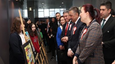 Zonguldak Valisi Osman Hacıbektaşoğlu ile Hanımefendi Güney Hacıbektaşoğlu, “23 Nisan”