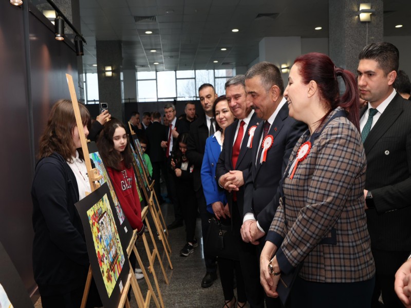 Zonguldak Valisi Osman Hacıbektaşoğlu ile Hanımefendi Güney Hacıbektaşoğlu, “23 Nisan”