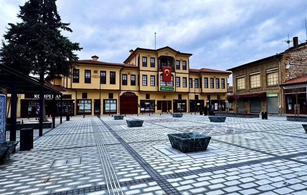 Çorum Belediyesi, şehir kimliğini güçlendiren çalışmalarına bir yenisini daha ekledi.