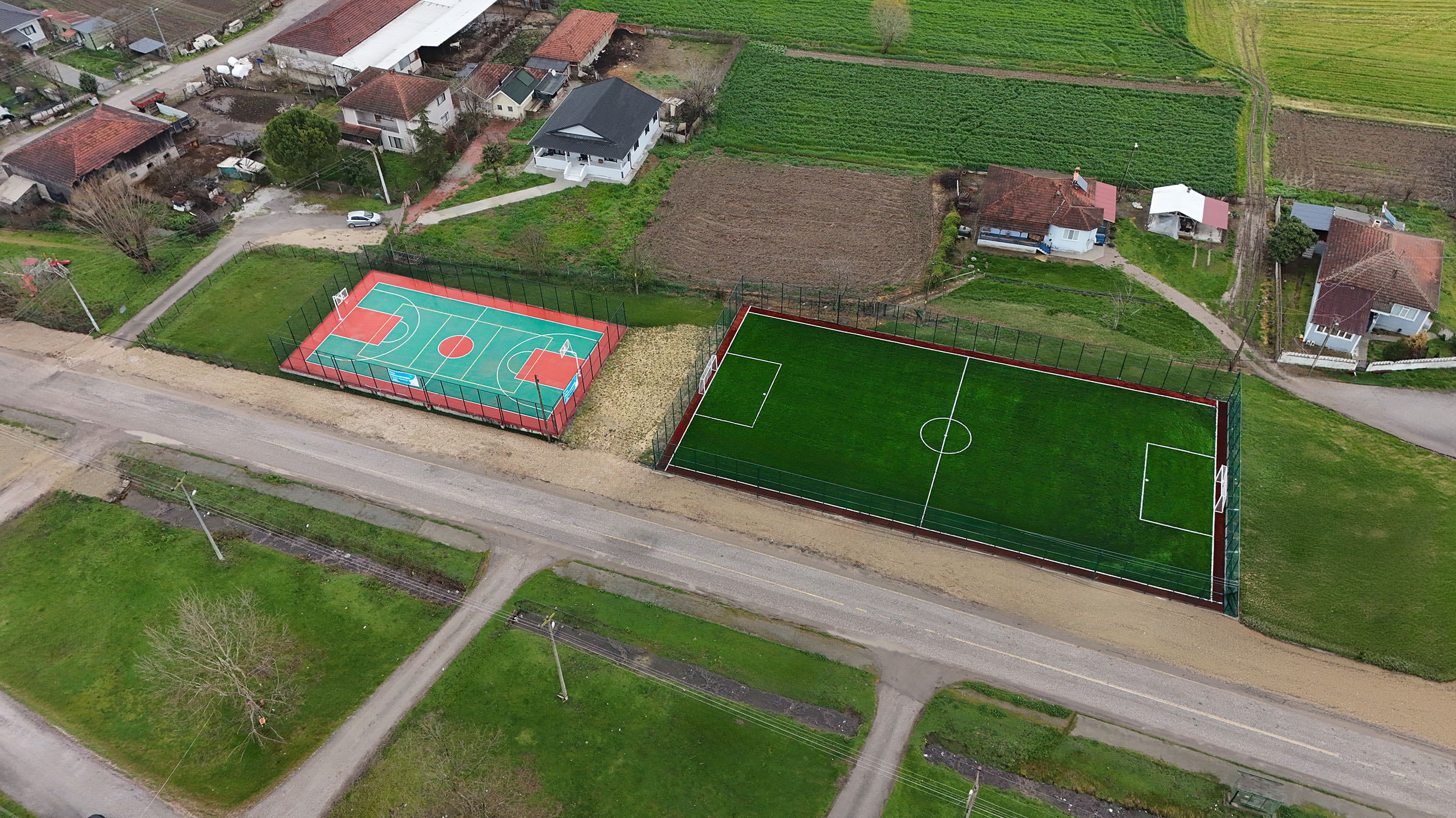 Sakarya Büyükşehir Belediyesi, 16 ilçede yeni spor alanları inşa ederek