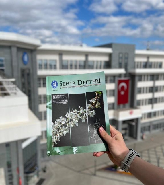 Çorum Belediyesi, kültür ve sanat alanındaki çalışmalarını sürdürürken, yayın faaliyetleriyle