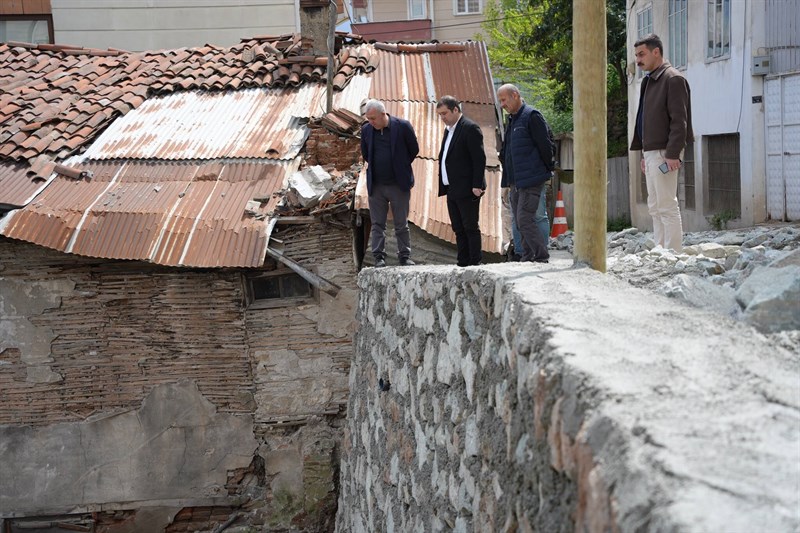 Başkan Erdem Dere Mahallesi’nde Devam Eden Ve Planlanan Çalışmaları Yerinde İnceledi Artvin Belediye Başkanı Bilgehan Erdem, Dere Mahallesi’nde devam eden ve