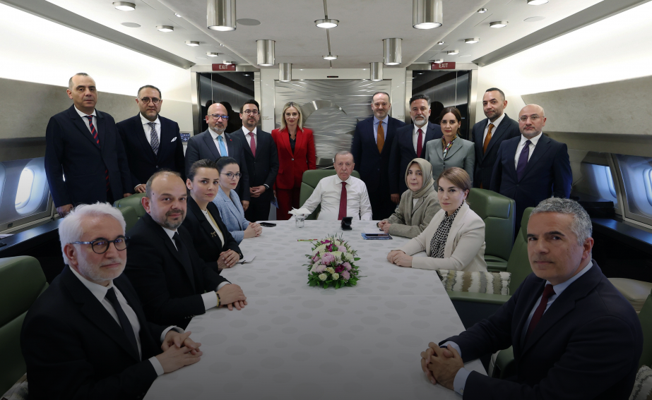 Cumhurbaşkanı Erdoğan, Kazakistan dönüşü uçakta gazetecilerin sorularını yanıtladı Cumhurbaşkanı Recep Tayyip Erdoğan, Yüksek Düzeyli Stratejik İşbirliği Konseyi 6.