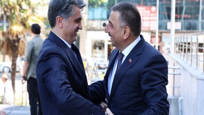 Bolu Valisi Abdulaziz Aydın, Vali Osman Hacıbektaşoğlu’nu makamında ziyaret etti.